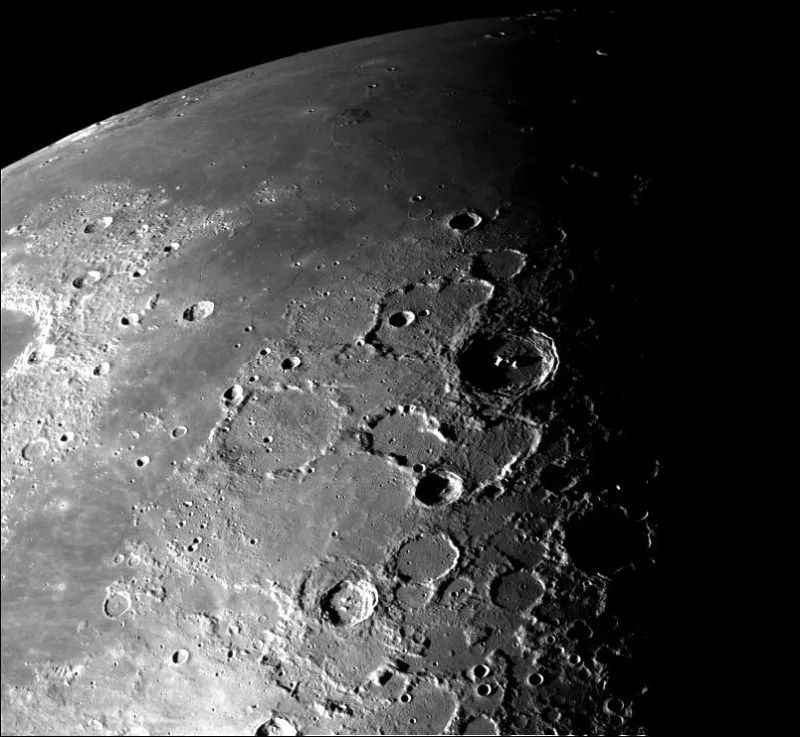 Księżyc nie taki martwy? Satelita może posiadać zaskakującą aktywność