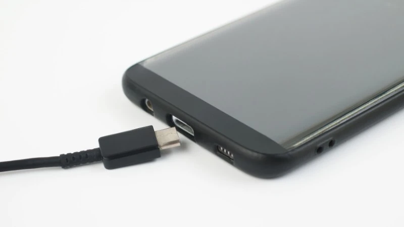 Lębork: zwłoki 17-latki w wannie. Korzystała ze smartfona