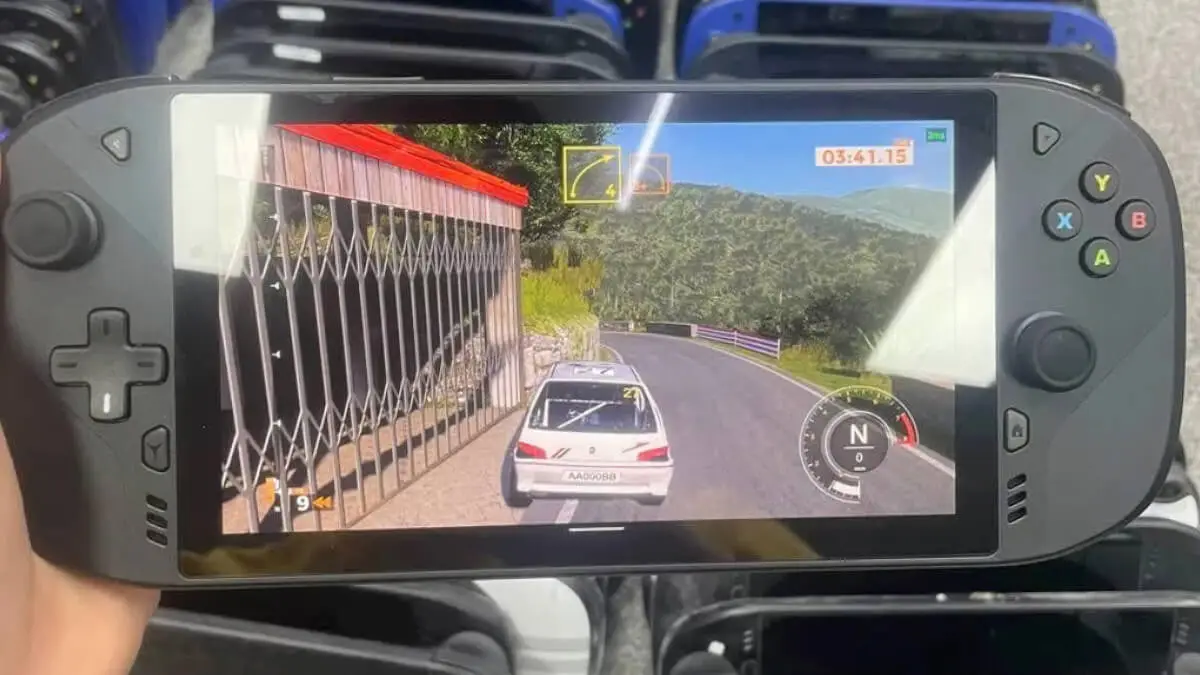 Lenovo też chciało mieć handheld do cloud gamingu. Youtuber kupił prototyp konsoli