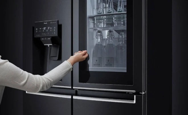 Takiej lodówki jeszcze nie było. Można ją otworzyć… głosem