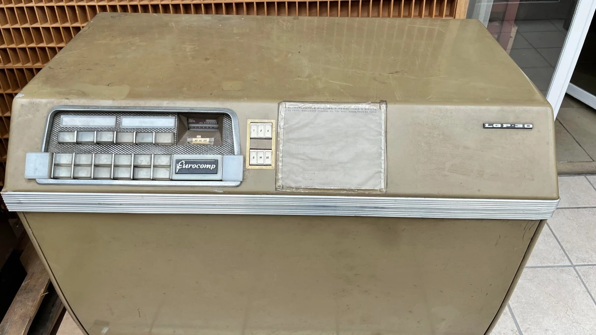 Internauta znalazł w piwnicy u dziadka legendarny PC z 1956 roku