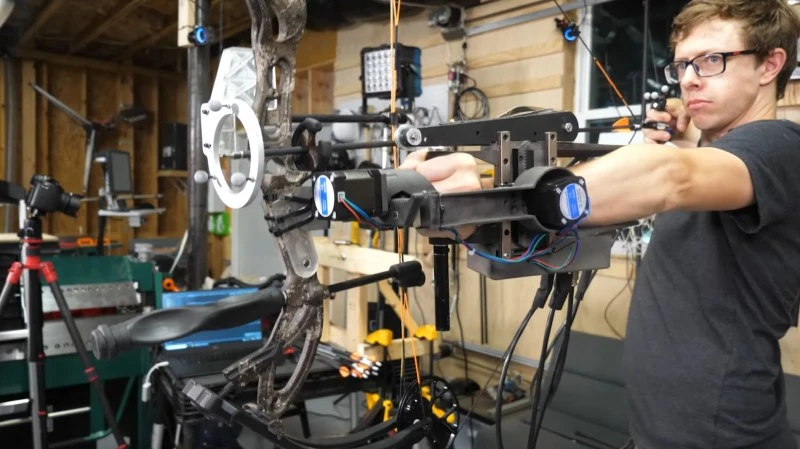 YouTuber stworzył aimbota dla prawdziwego łuku