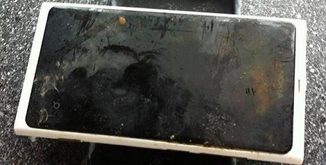 Nokia Lumia 800 przeleżała na dnie jeziora 3 miesiące. Po wyczyszczeniu wciąż działa!