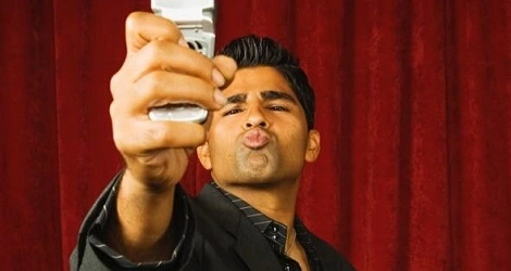 Mężczyzna robiący selfie jest… psychopatą?