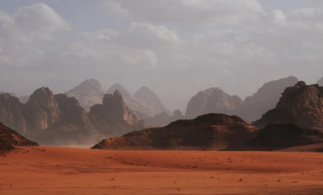 Na Marsie znajduje się słona woda? Naukowcy studzą optymizm