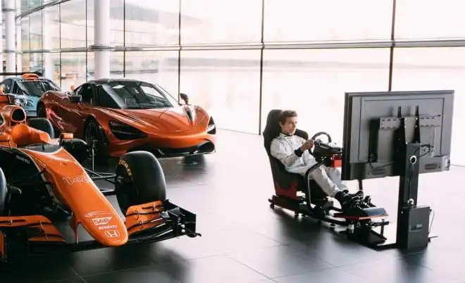 Z e-sportu do Formuły 1. McLaren szuka pracowników wśród graczy