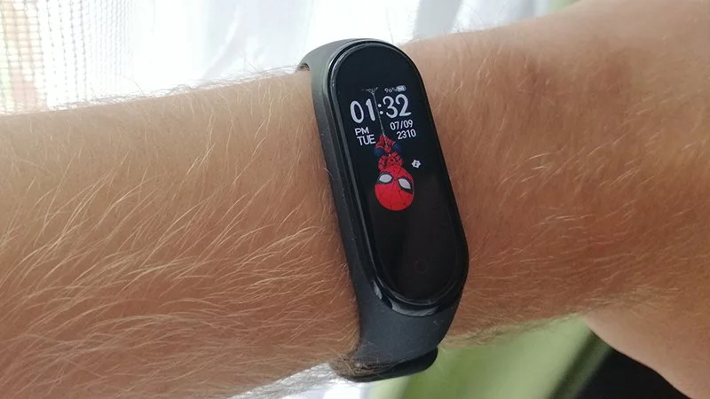 Mi Band 4 – zmiana języka opaski z chińskiego na angielski