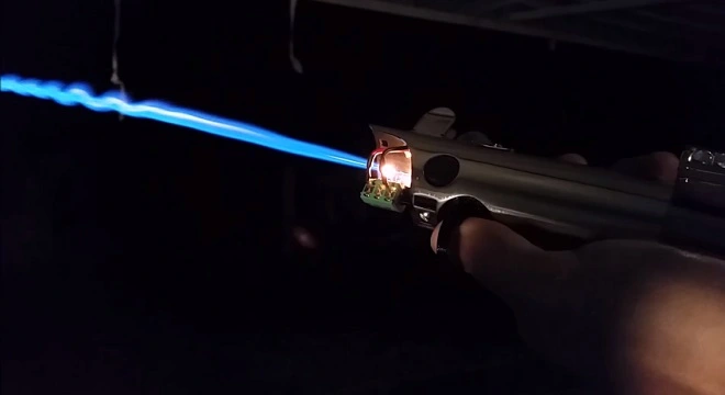 Fan Star Warsów stworzył prawdziwy miecz świetlny