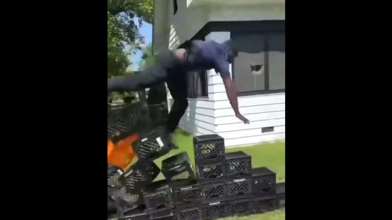 TikTok banuje niebezpieczny trend Milk Crate Challenge