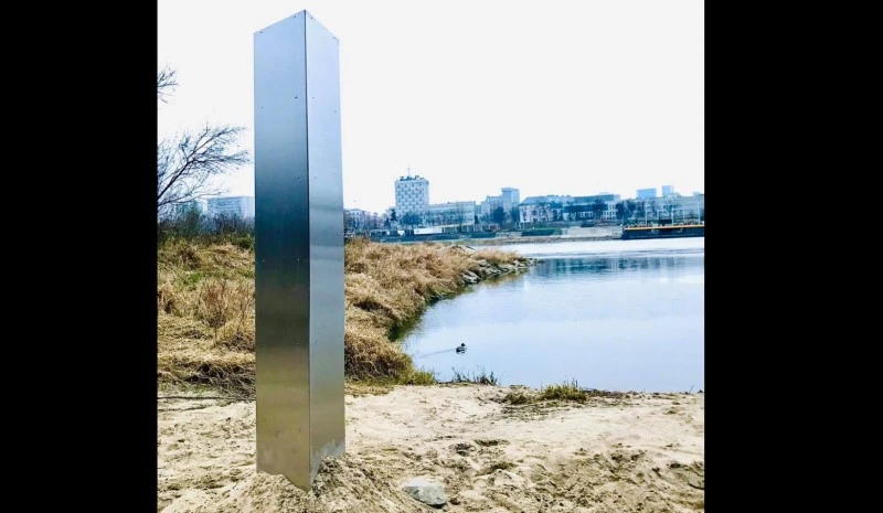 Tajemniczy monolit stanął także w Polsce. O co chodzi? (zdjęcia)