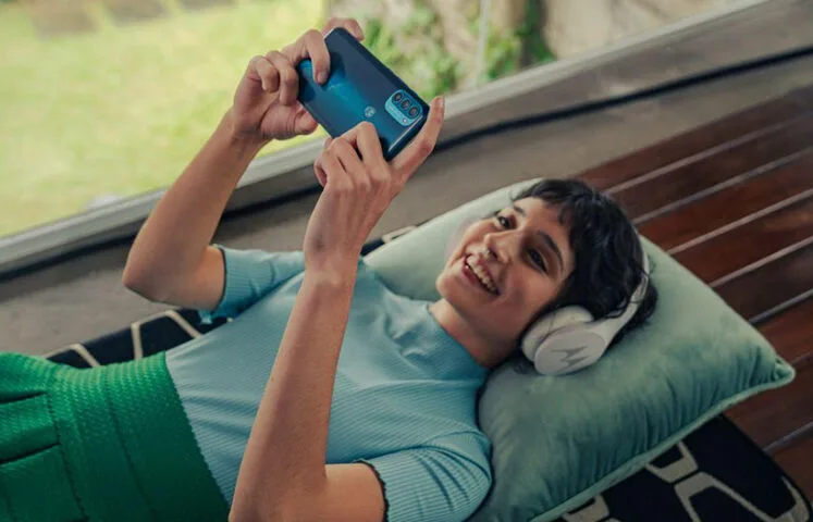 Rusza sprzedaż moto g71 5G. Ciekawy średniak z ekranem OLED