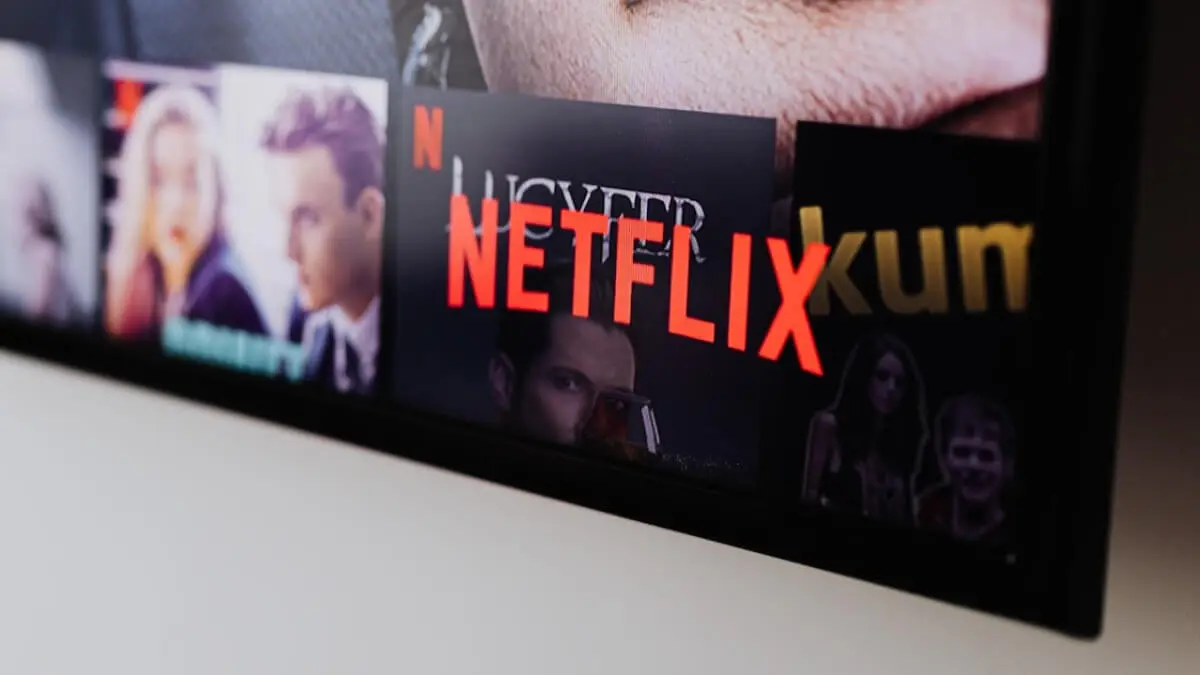 Netflix obniżył cenę subskrypcji w 30 krajach. Czy w Polsce też zapłacimy mniej?