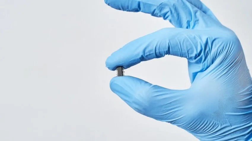 Elon Musk będzie czipował ludzi. Neuralink z pozwoleniem na wszczepianie implantów