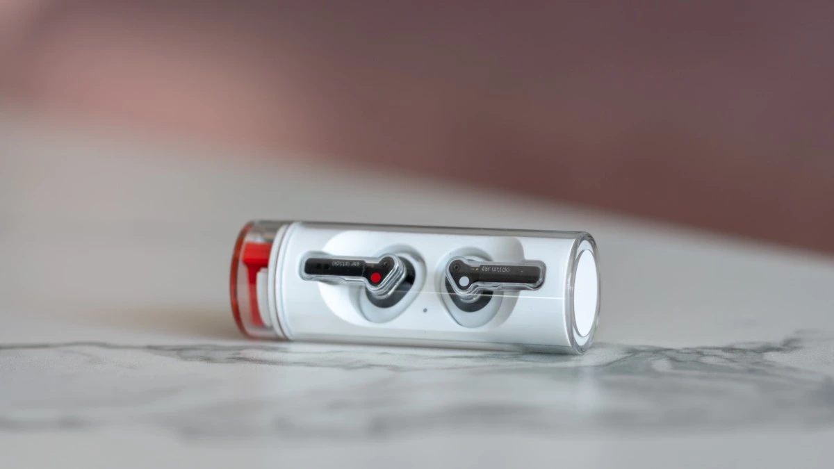 Nothing ear (stick) – recenzja. Nietuzinkowy wygląd i dobre brzmienie