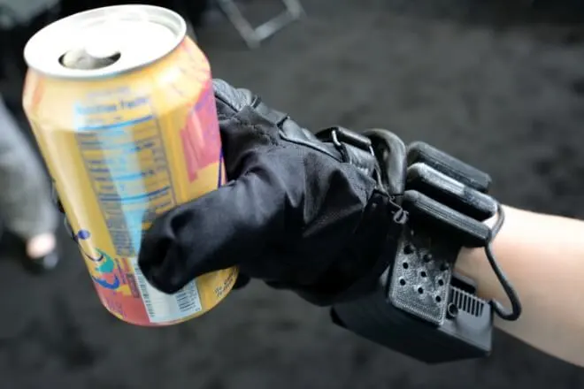 Bioniczne rękawice stają się faktem