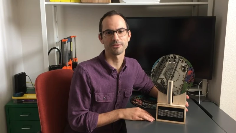 Ten niezwykły odtwarzacz na Arduino odtwarza drewniane płyty (wideo)