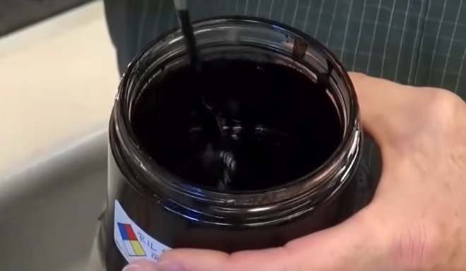 Ropa naftowa produkowana z ludzkich odchodów? Teraz to możliwe!