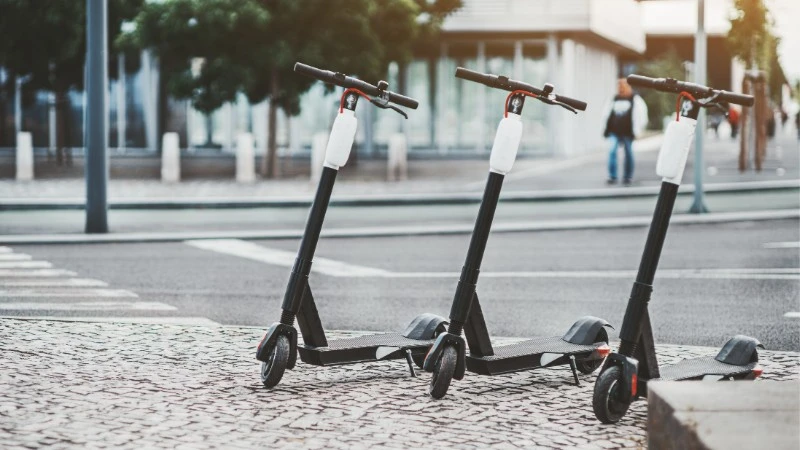 Odkryli lukę w aplikacji i jeździli za darmo hulajnogami. Sprawa w prokuraturze
