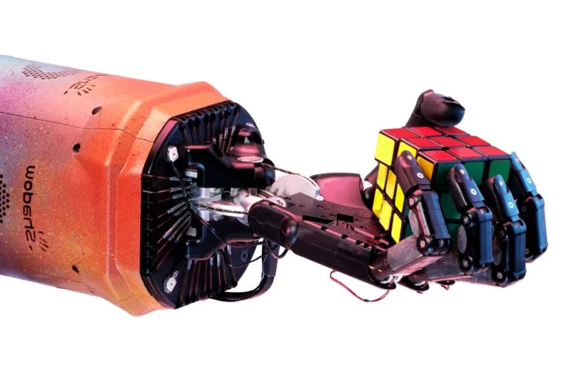 Robotyczna ręka od OpenAI nauczyła się, jak rozwiązywać kostkę Rubika