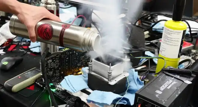 Profesjonalny overclocker pokazuje, jak oszukiwać w benchmarkach