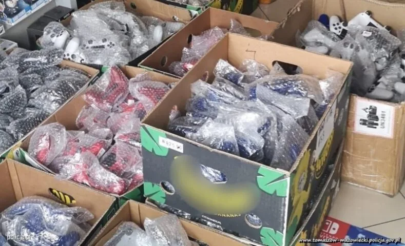 Policja zatrzymała handlarza podrobionymi padami. Mogłeś kupić któryś z nich
