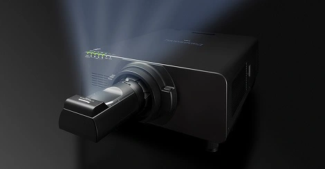 Panasonic zaprezentował nowy obiektyw do projektora. 200-calowy obraz już z odległości 1,5 metra