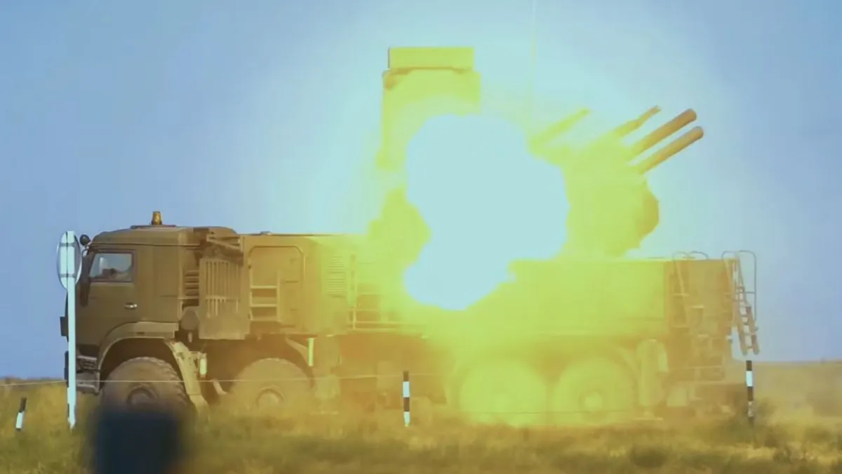 Rosjanie strzelają sami do siebie. Wideo pokazuje kuriozalną usterkę Pancyr-S1