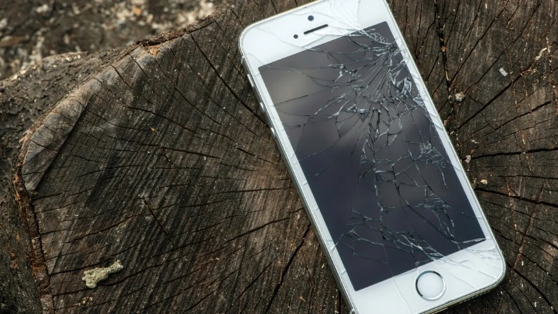 pekniety ekran iphone