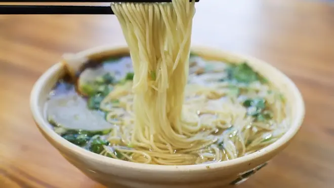 Czysta głupota? Studentka jadła zupki chińskie, by oszczędzić na Dzień Singla