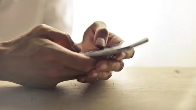 Regularnie sprawdzasz swój smartfon? To nic dziwnego – zdecydowanie nie jesteś sam