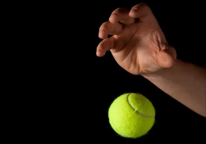 Oto co by się stało, gdybyś upuścił piłkę na każdej planecie Układu Słonecznego [wideo]