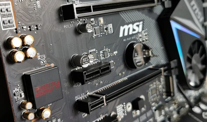 Kupił używaną płytę główną. Znalazł w niej cenny dodatek