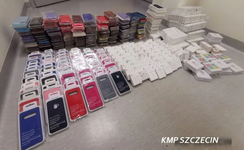 Handlowała podrobionymi akcesoriami do telefonów. Oszustkę zatrzymała policja