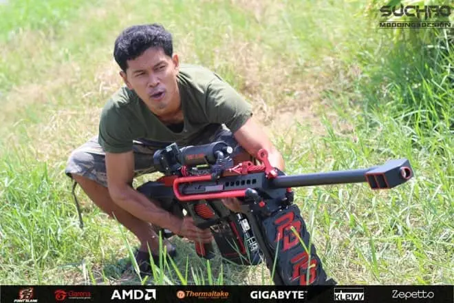 Gracze stworzyli komputer w kształcie karabinu snajperskiego