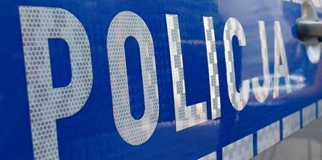 Poszukiwany listem gończym zgłosił się na policję z… konsolą i telewizorem