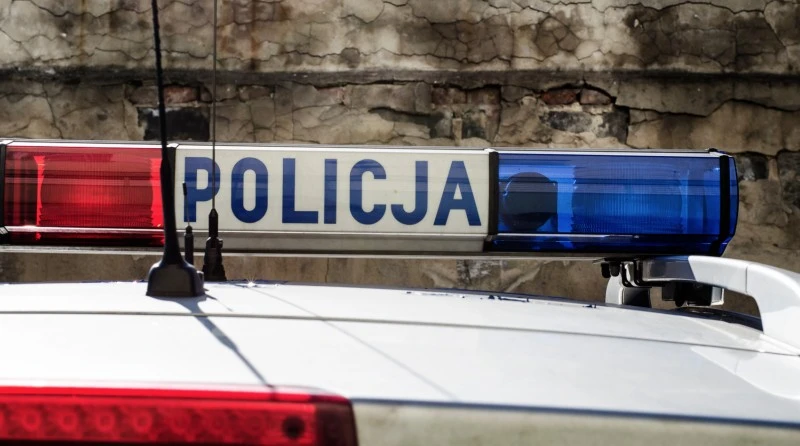 Zaufał partnerce. Kobieta skopiowała dane jego karty do swojego smartfona i…