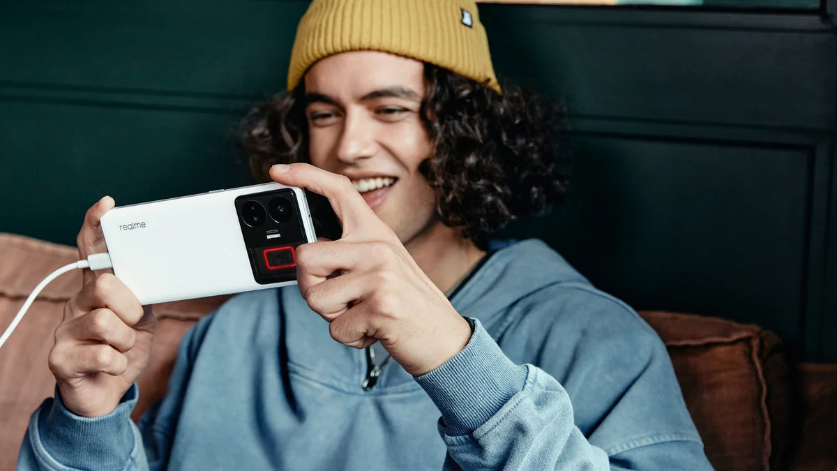 Premiera realme GT3 z ładowaniem 240W. Pełna bateria w niecałe 10 minut