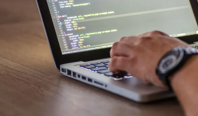 Ile zarabiają programiści w Polsce? Coraz więcej