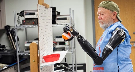 Stworzono protezy rąk sterowane za pomocą umysłu (wideo)