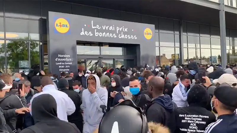 PlayStation 4 „za grosze” we francuskim Lidlu. Tłumy rozpędzała policja