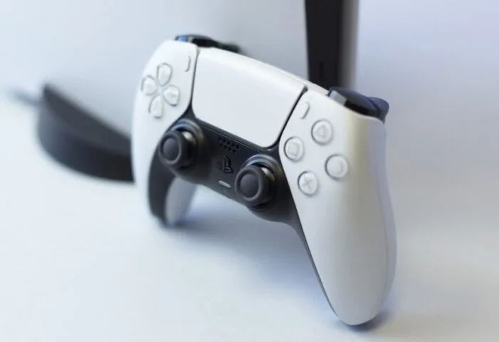 Smartfon z Androidem 12 sparujesz już z kontrolerem DualSense od PlayStation 5