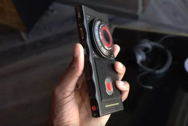 Znamy więcej szczegółów na temat działania holograficznego wyświetlacza RED Hydrogen One