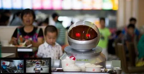 W tej restauracji jedzenie przygotowują i podają… roboty
