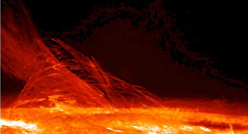 Burza słoneczna pędzi w stronę Ziemi