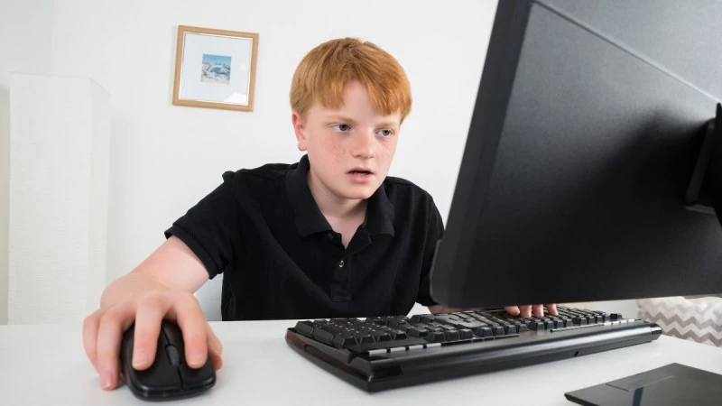 Dostęp do pornografii w Polsce utrudniony. Projekt w Sejmie – dla dobra młodzieży