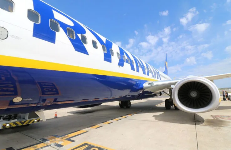 Wybuch i pożar na pokładzie samolotu Ryanaira. Zawiniła bateria w smartfonie?