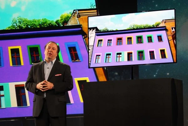 samsung-j-stinziano-with-super-oled-tv