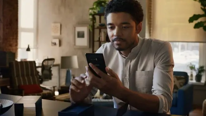 Samsung naśmiewa się z Apple w najnowszej reklamie (wideo)