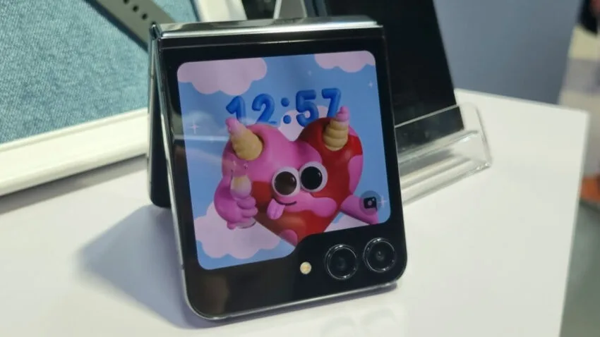 Składane smartfony będą odporne na kurz. Samsung „prosi o cierpliwość”