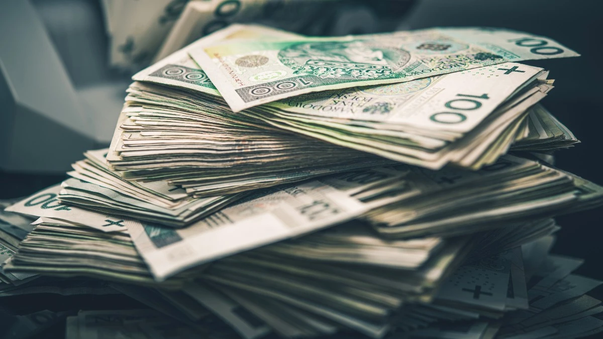 Wpłatomaty w Polsce pytają o źródło gotówki. Polacy nie znają prawa, obrywa bank